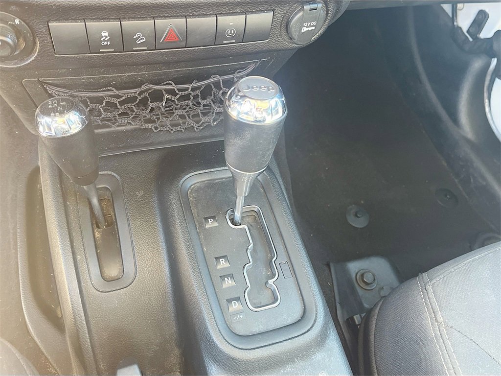 Used 2018 Jeep Wrangler Unlimited Sahara image 15