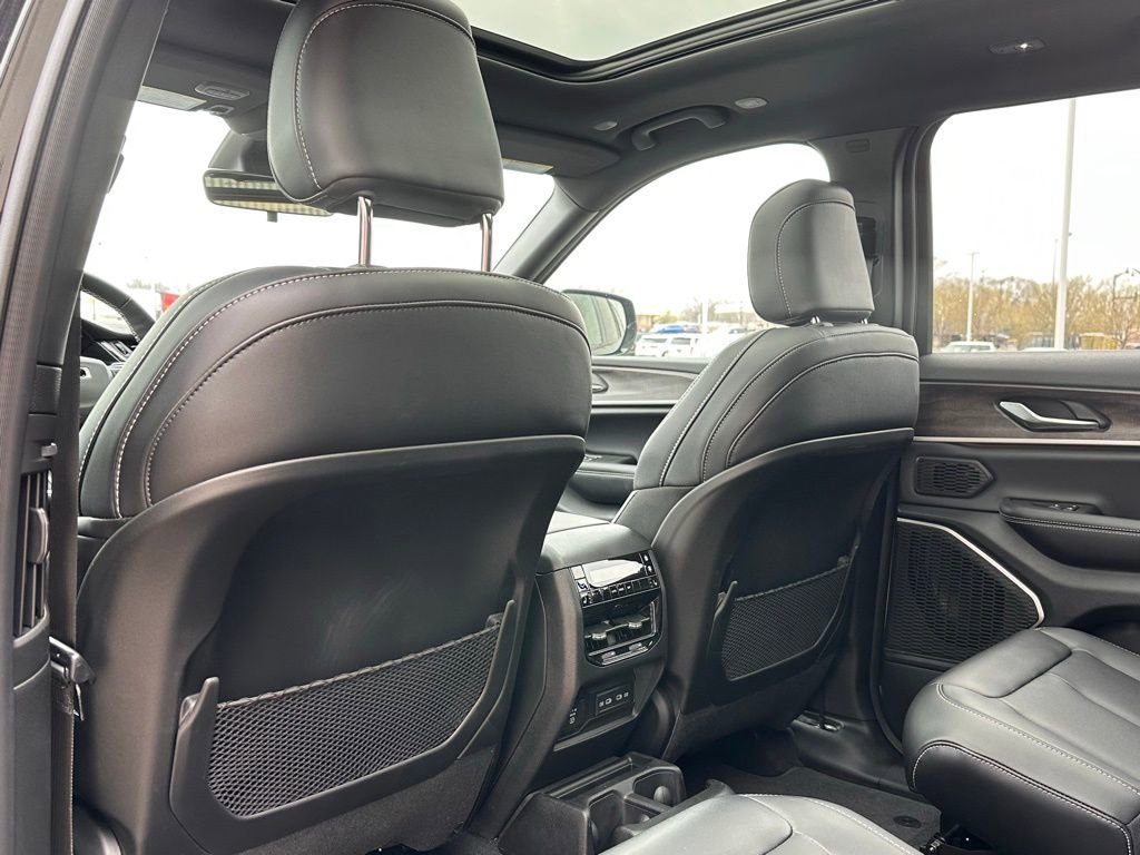 New 2026 Jeep Grand Cherokee L Limited w/ Limited Altitude Package AWD/4WD image 13