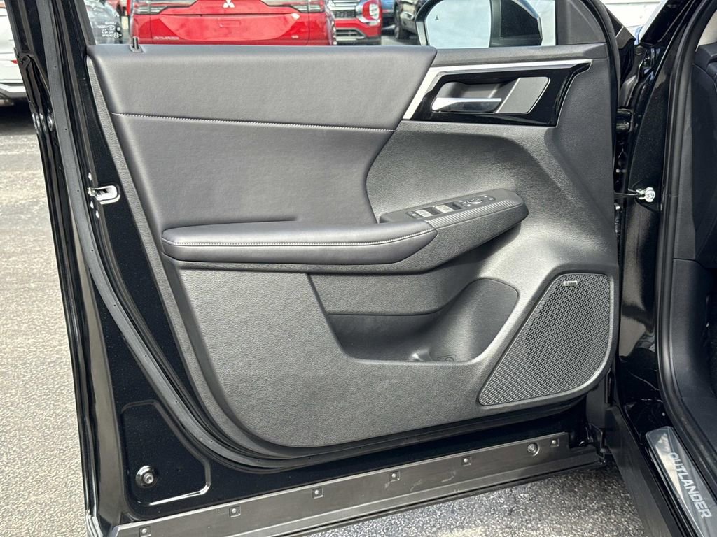 New 2026 Mitsubishi Outlander SE image 18