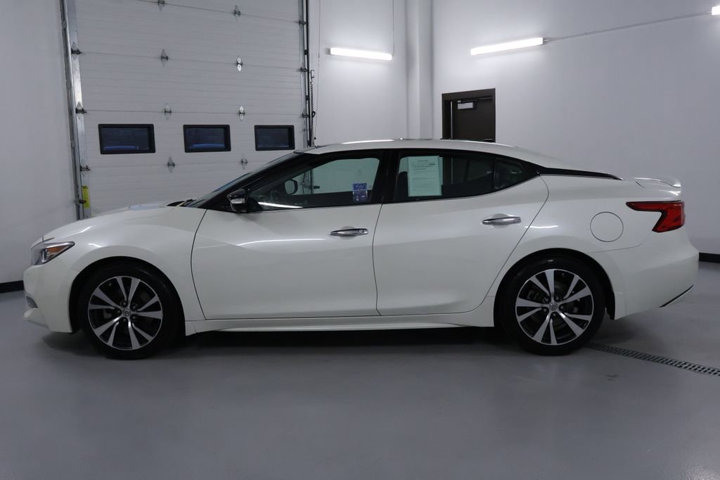 Used 2017 Nissan Maxima Platinum w/ Interior Lighting Package image 4