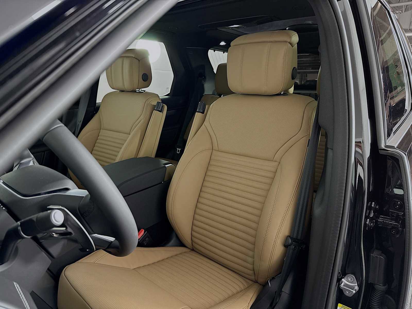 New 2025 Land Rover Discovery Dynamic SE AWD/4WD image 11