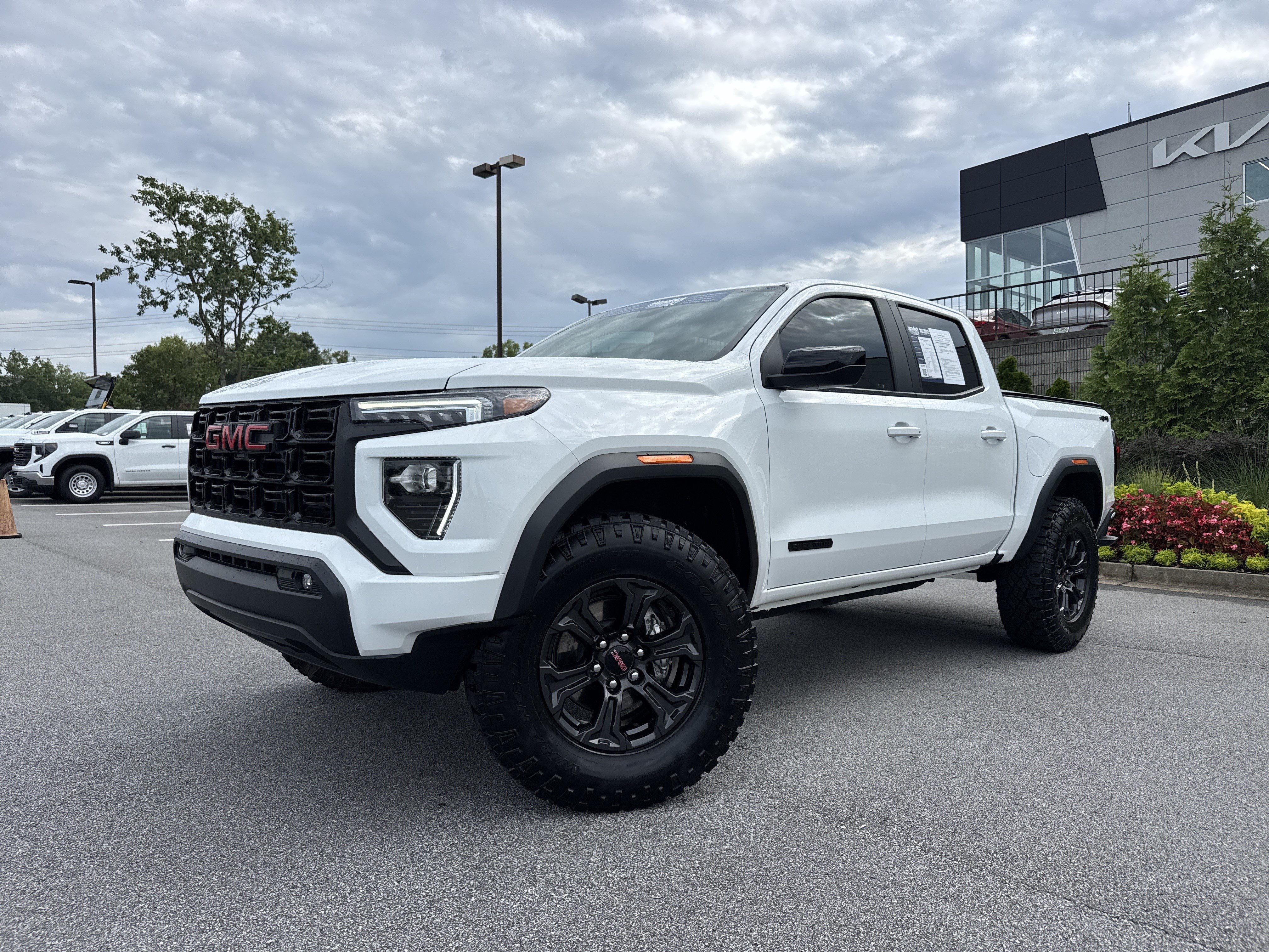 Used 2024 GMC Canyon Elevation w/ Elevation Premium Package AWD/4WD image 5