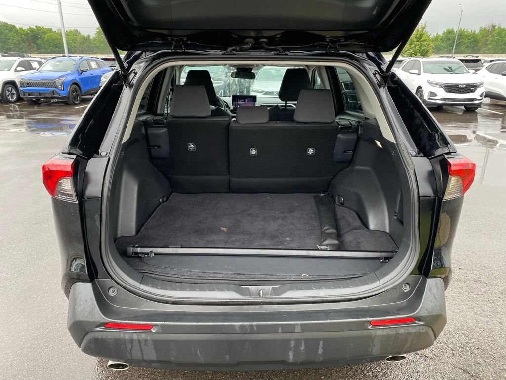 Used 2025 Toyota RAV4 XLE FWD image 25