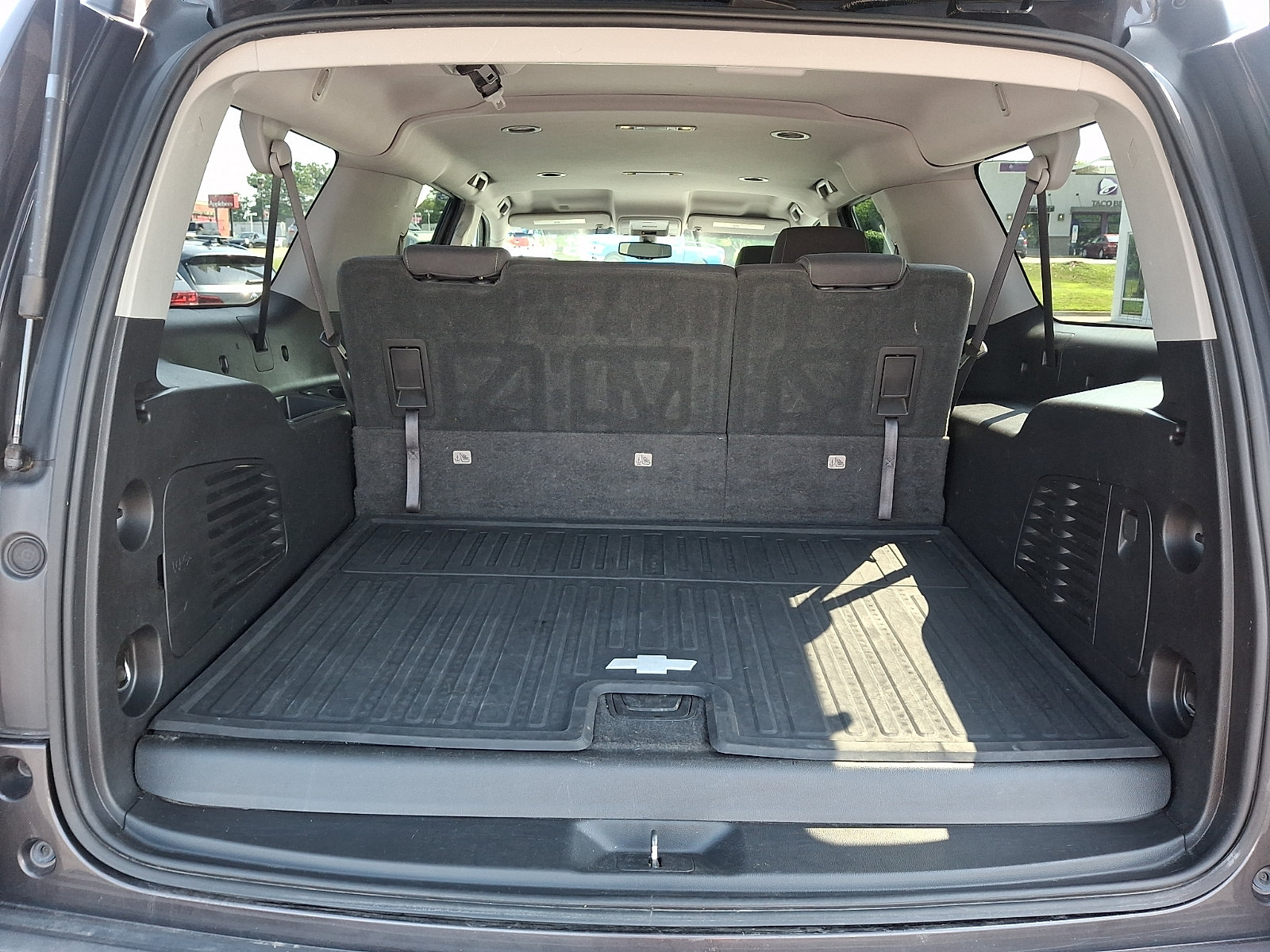 Used 2018 Chevrolet Suburban LS AWD/4WD image 27