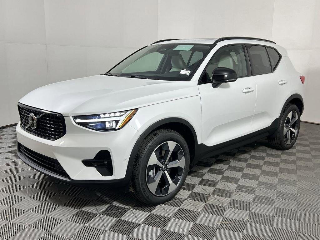 New 2026 Volvo XC40 B5 Plus w/ Climate Package image 4