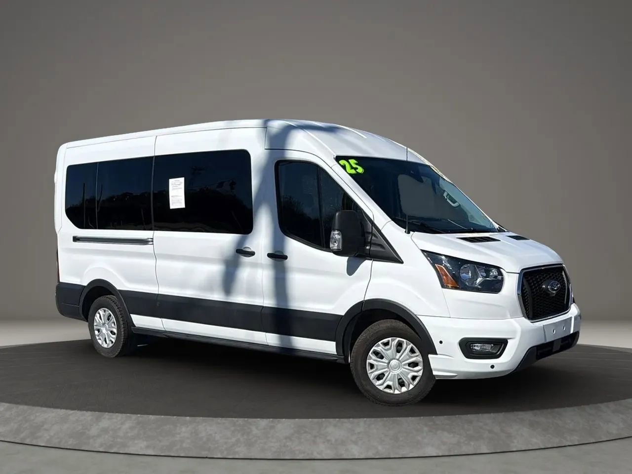 Used 2025 Ford Transit 350 XLT image 4