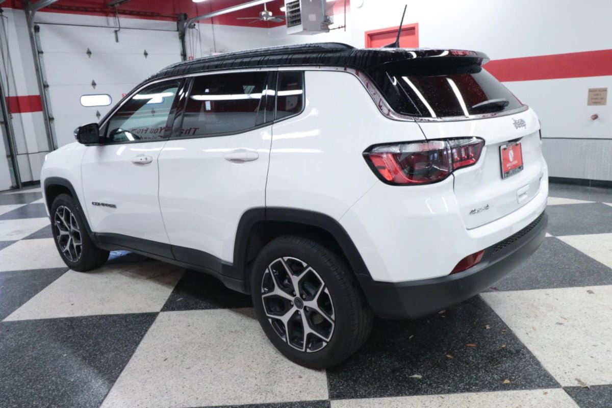 Used 2025 Jeep Compass Limited AWD/4WD image 6