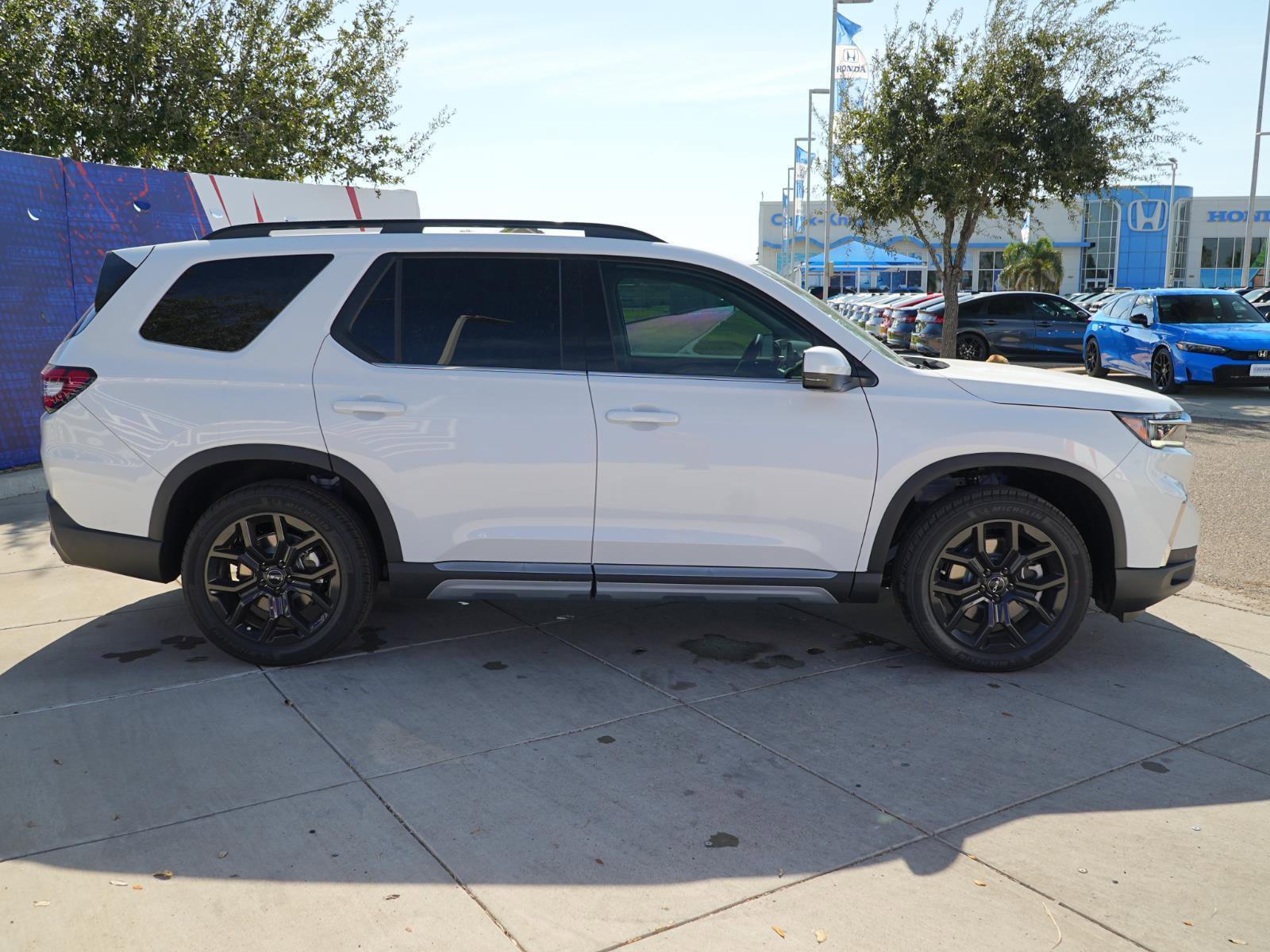 New 2025 Honda Pilot Touring image 4