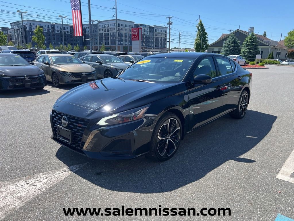 Used 2023 Nissan Altima 2.5 SR w/ SR Premium Package AWD/4WD image 3