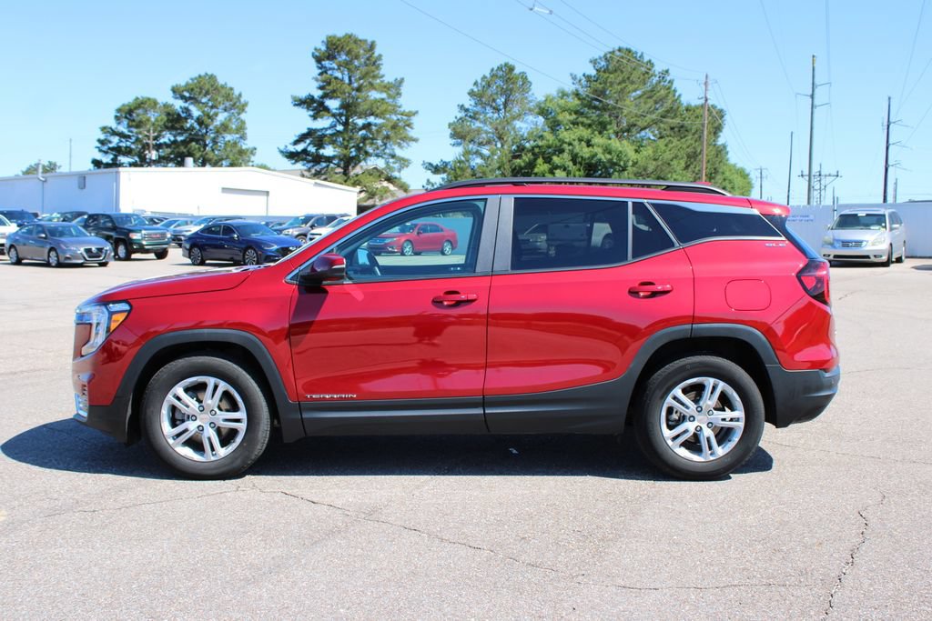 Used 2023 GMC Terrain SLE w/ Driver Convenience Package FWD image 3