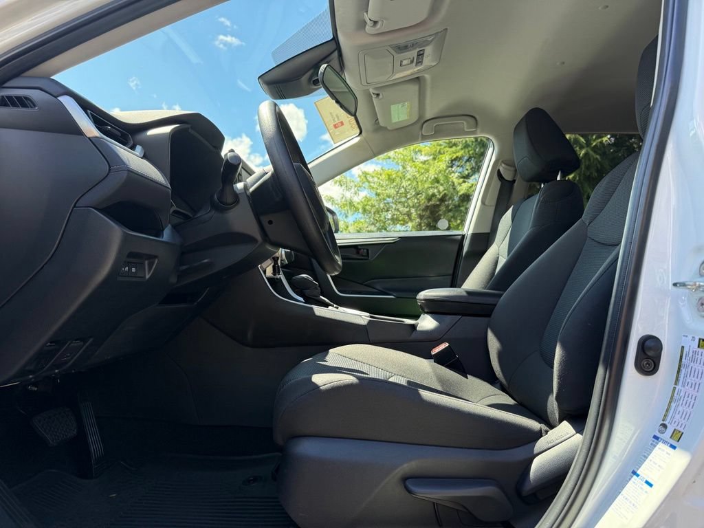 Certified 2022 Toyota RAV4 LE AWD/4WD image 12