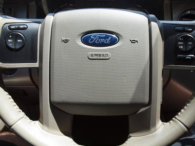 Used 2014 Ford Expedition EL Limited w/ Equipment Group 301A AWD/4WD image 10