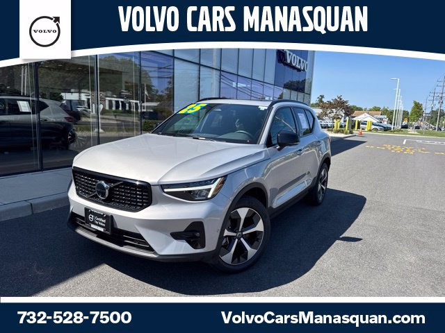Certified 2025 Volvo XC40 B5 Plus AWD/4WD image 1