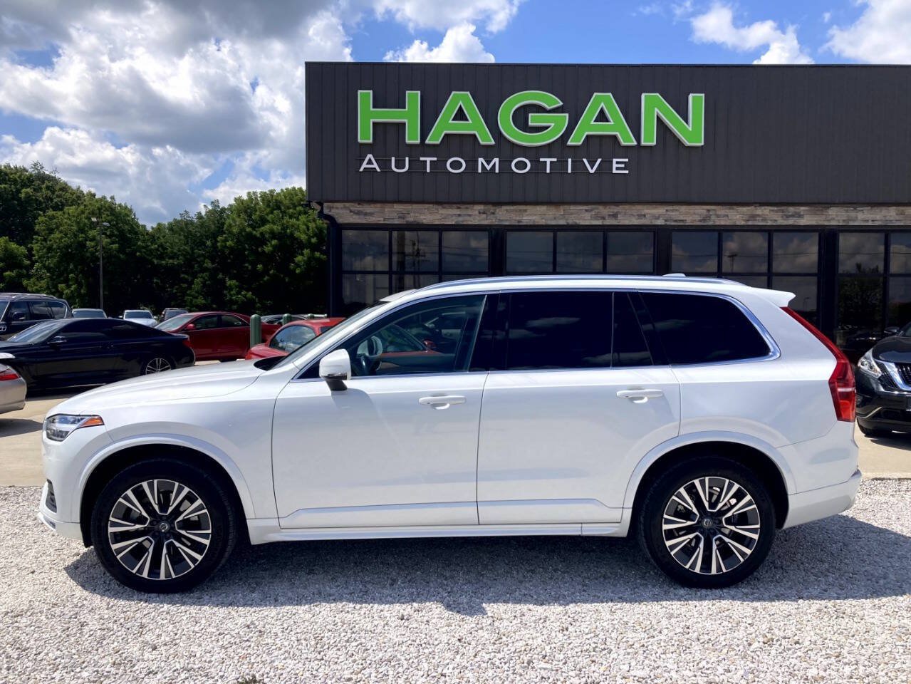 Used 2022 Volvo XC90 T6 Momentum w/ Climate Package AWD/4WD image 1