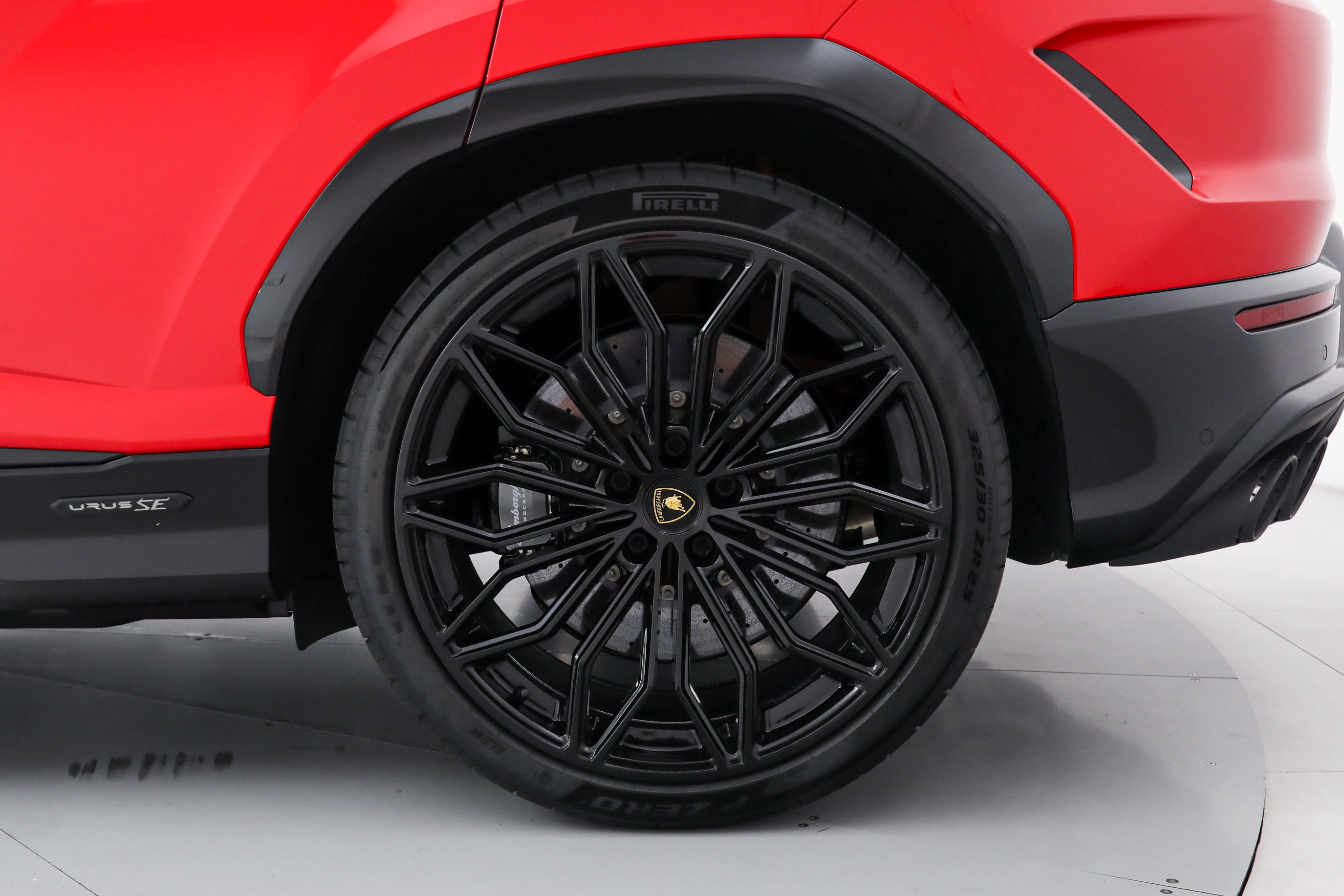 Used 2025 Lamborghini Urus SE AWD/4WD image 41