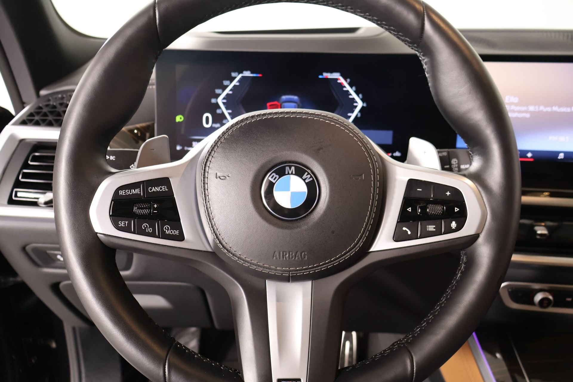 Used 2026 BMW X5 xDrive40i w/ M Sport Package AWD/4WD image 3