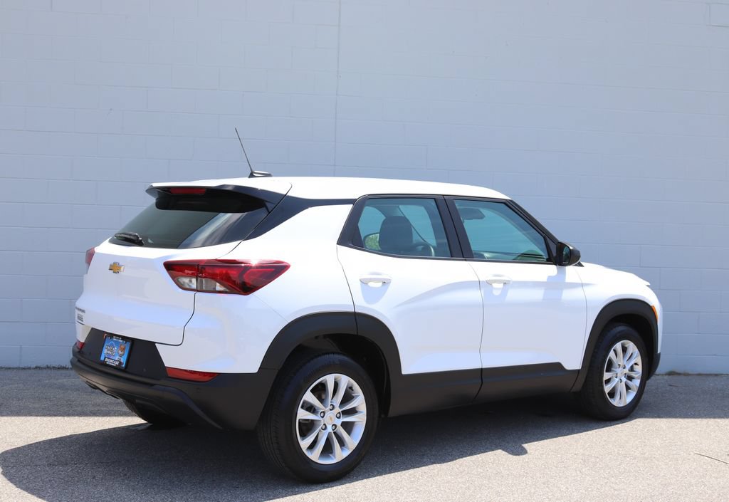 Used 2022 Chevrolet TrailBlazer LS FWD image 2