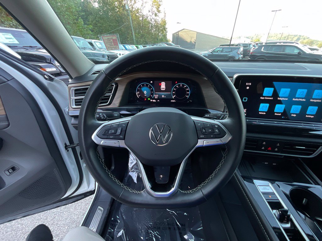 Used 2025 Volkswagen Atlas SE AWD/4WD image 10