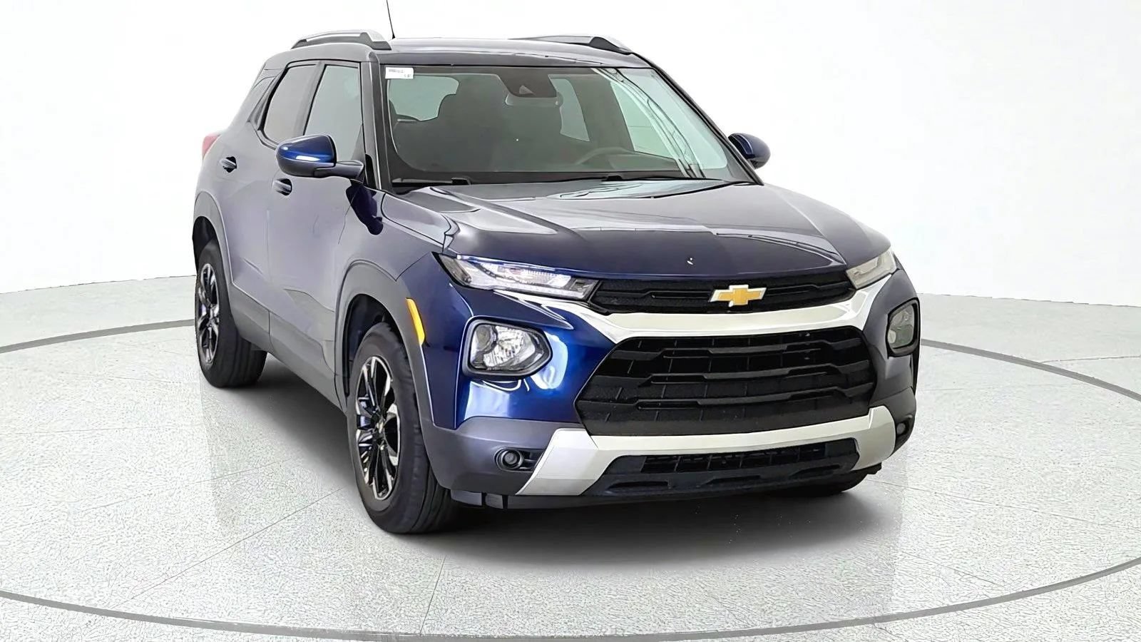 Used 2022 Chevrolet TrailBlazer LT w/ Convenience Package AWD/4WD image 2