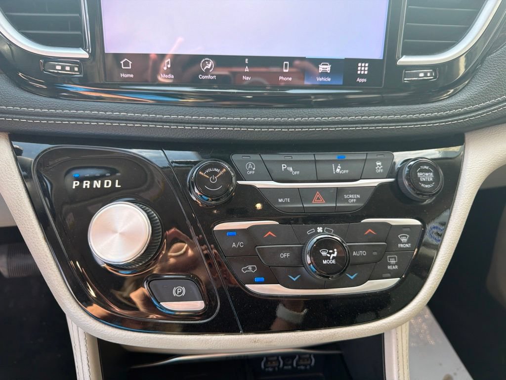 Used 2023 Chrysler Pacifica Limited FWD image 14