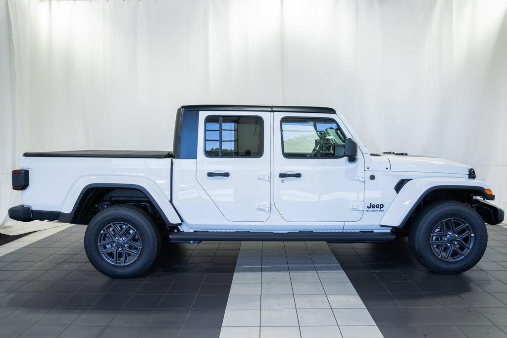 New 2026 Jeep Gladiator Sport AWD/4WD image 3
