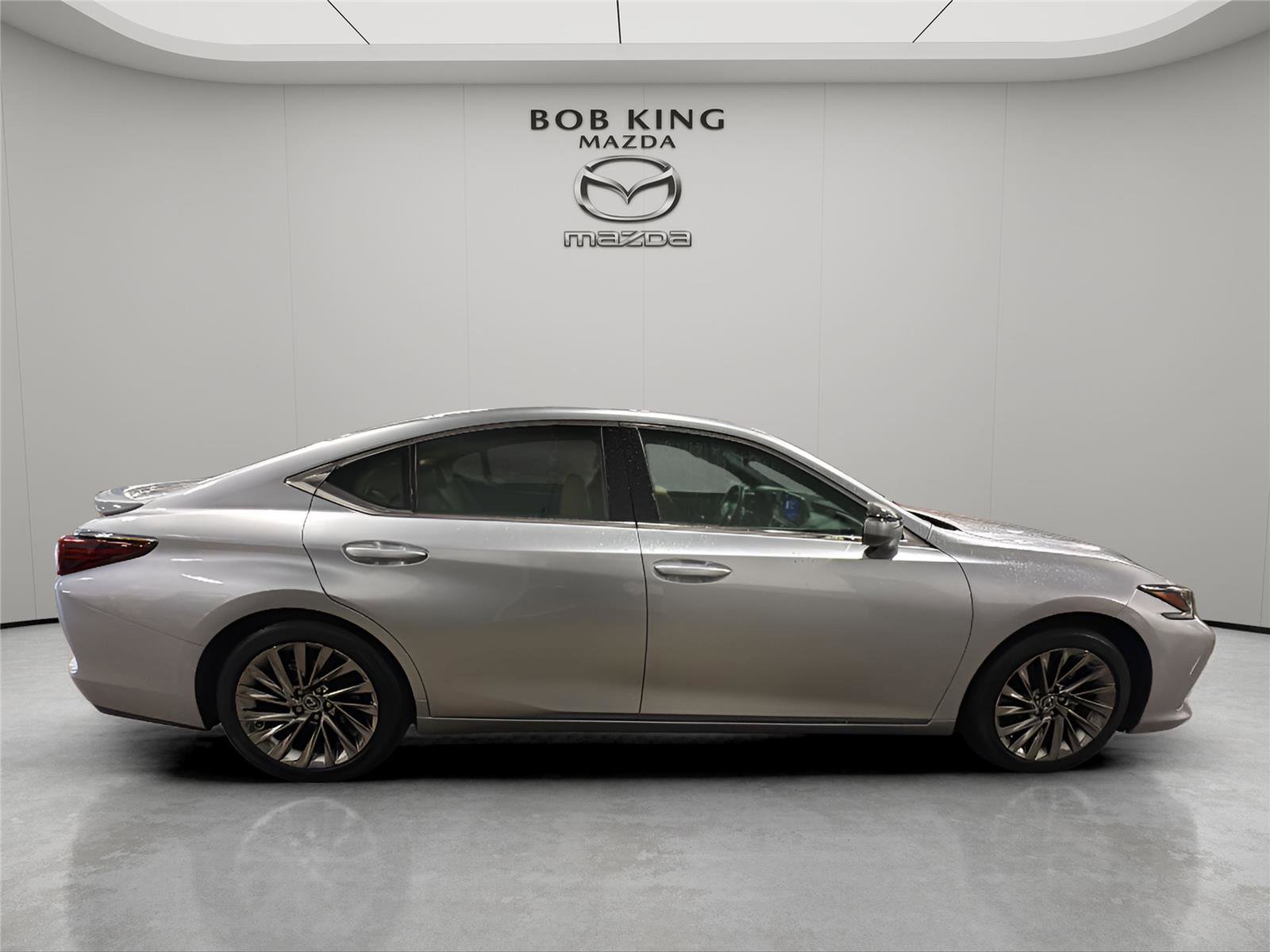 Used 2024 Lexus ES 350 Ultra Luxury w/ Accessory Package (Z2) FWD image 6