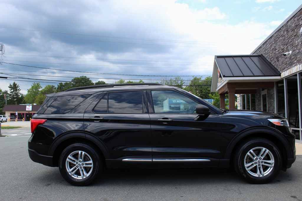 Used 2020 Ford Explorer XLT w/ Equipment Group 202A AWD/4WD image 4