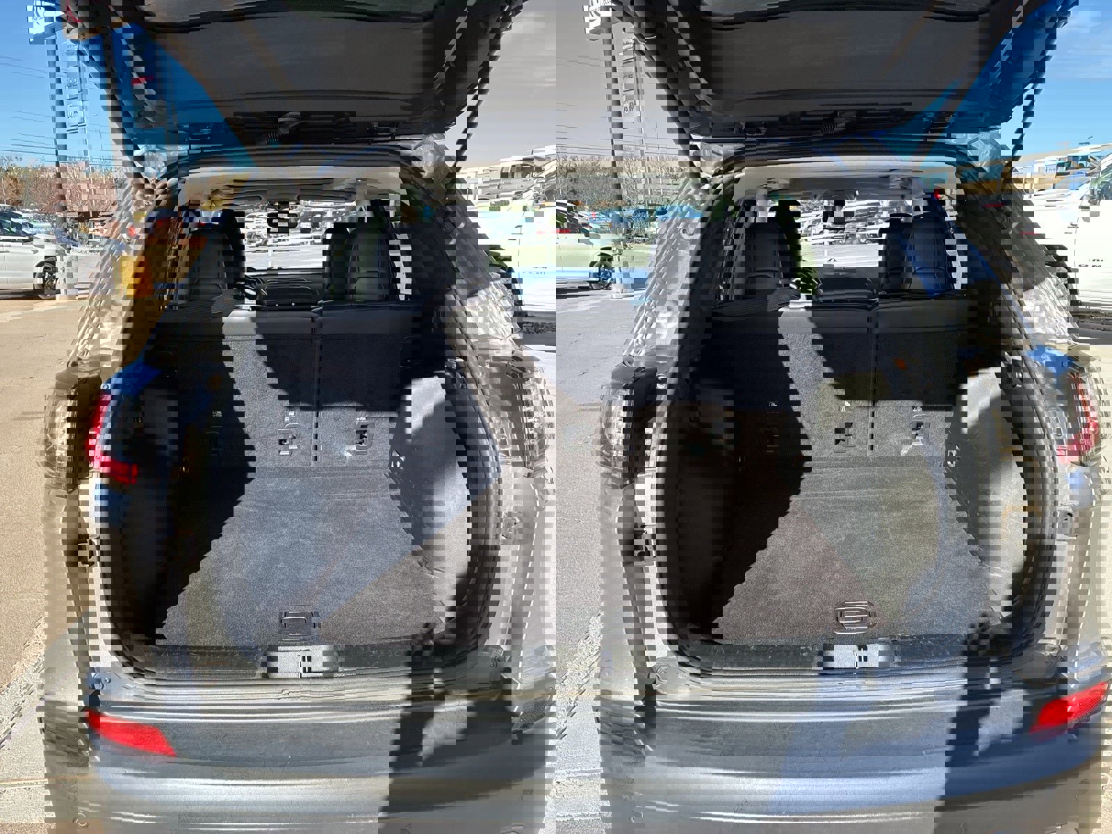 Used 2019 Jeep Cherokee Limited image 5