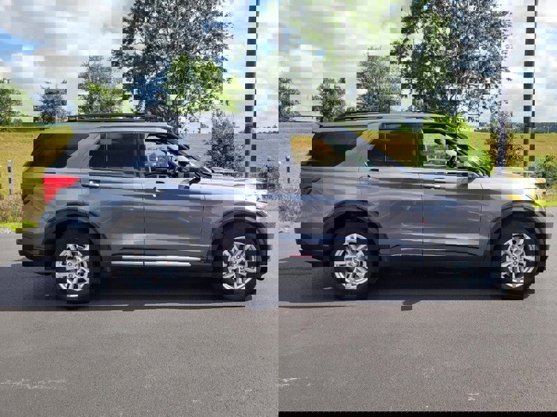 Used 2023 Ford Explorer XLT image 12