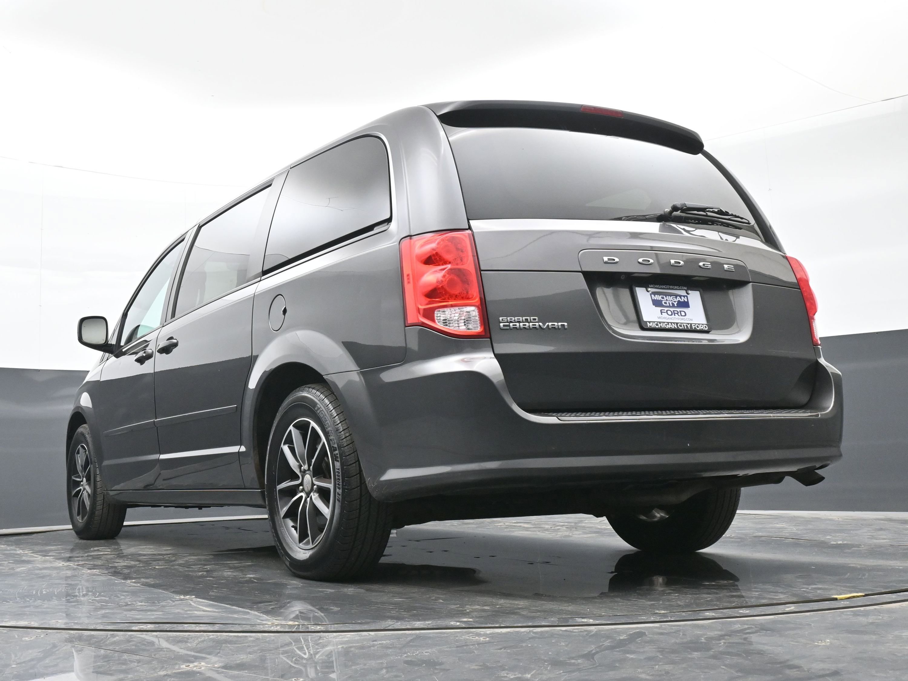 Used 2015 Dodge Grand Caravan SXT w/ Blacktop Package image 42