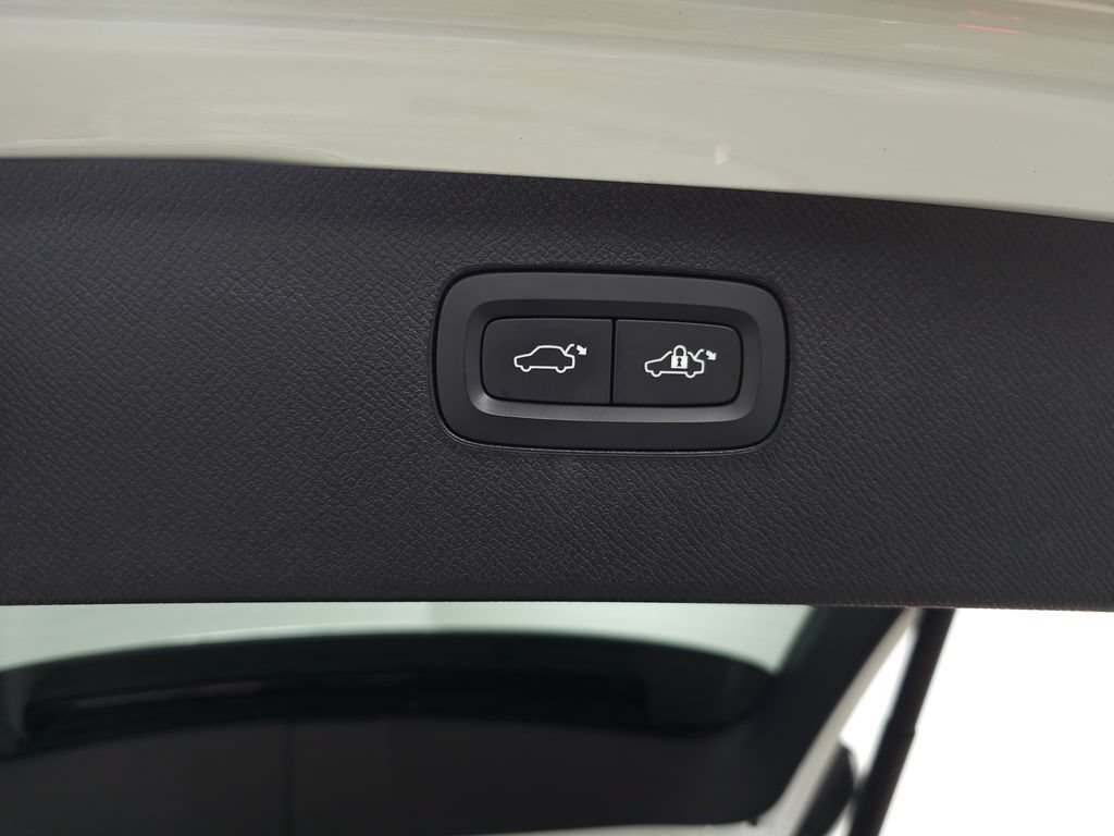 Certified 2023 Volvo XC90 T8 Ultimate w/ Lounge Package AWD/4WD image 9