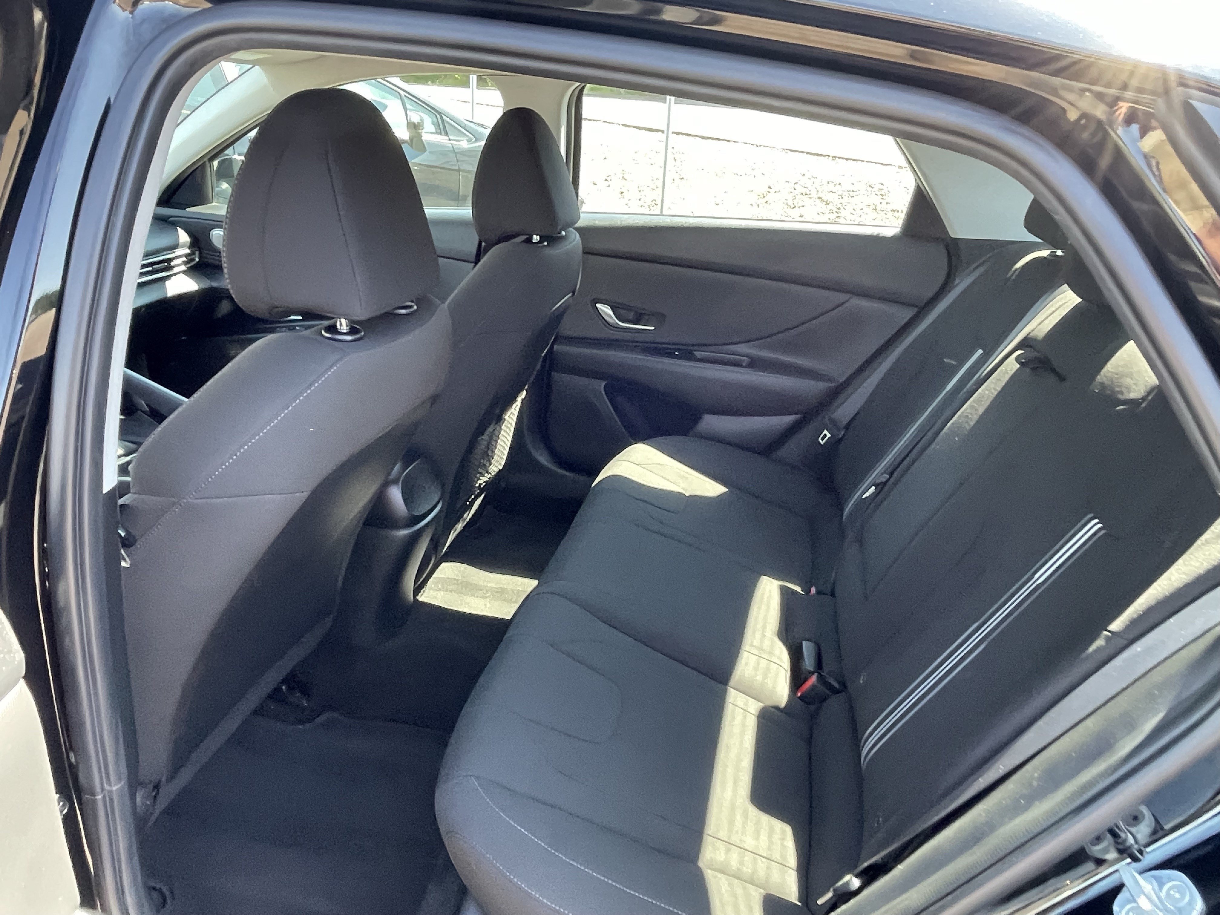 Used 2021 Hyundai Elantra SEL w/ Convenience + Premium Package FWD image 14