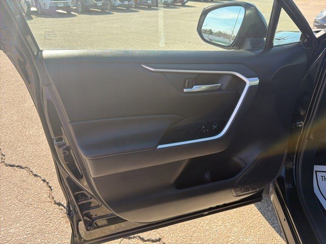 Used 2020 Toyota RAV4 XLE w/ All Weather Liner Package image 10