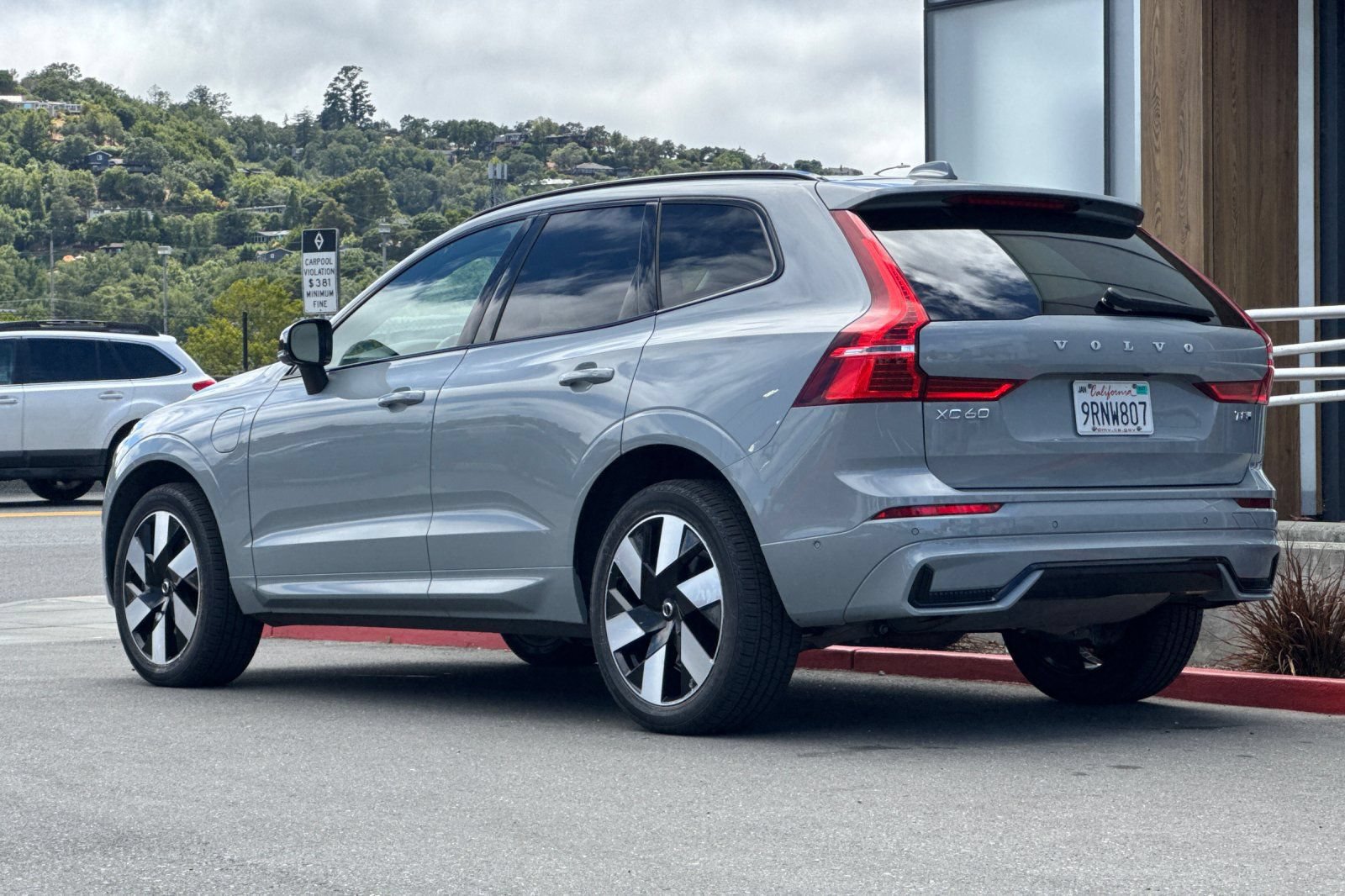 Used 2025 Volvo XC60 T8 Plus w/ Climate Package AWD/4WD image 7