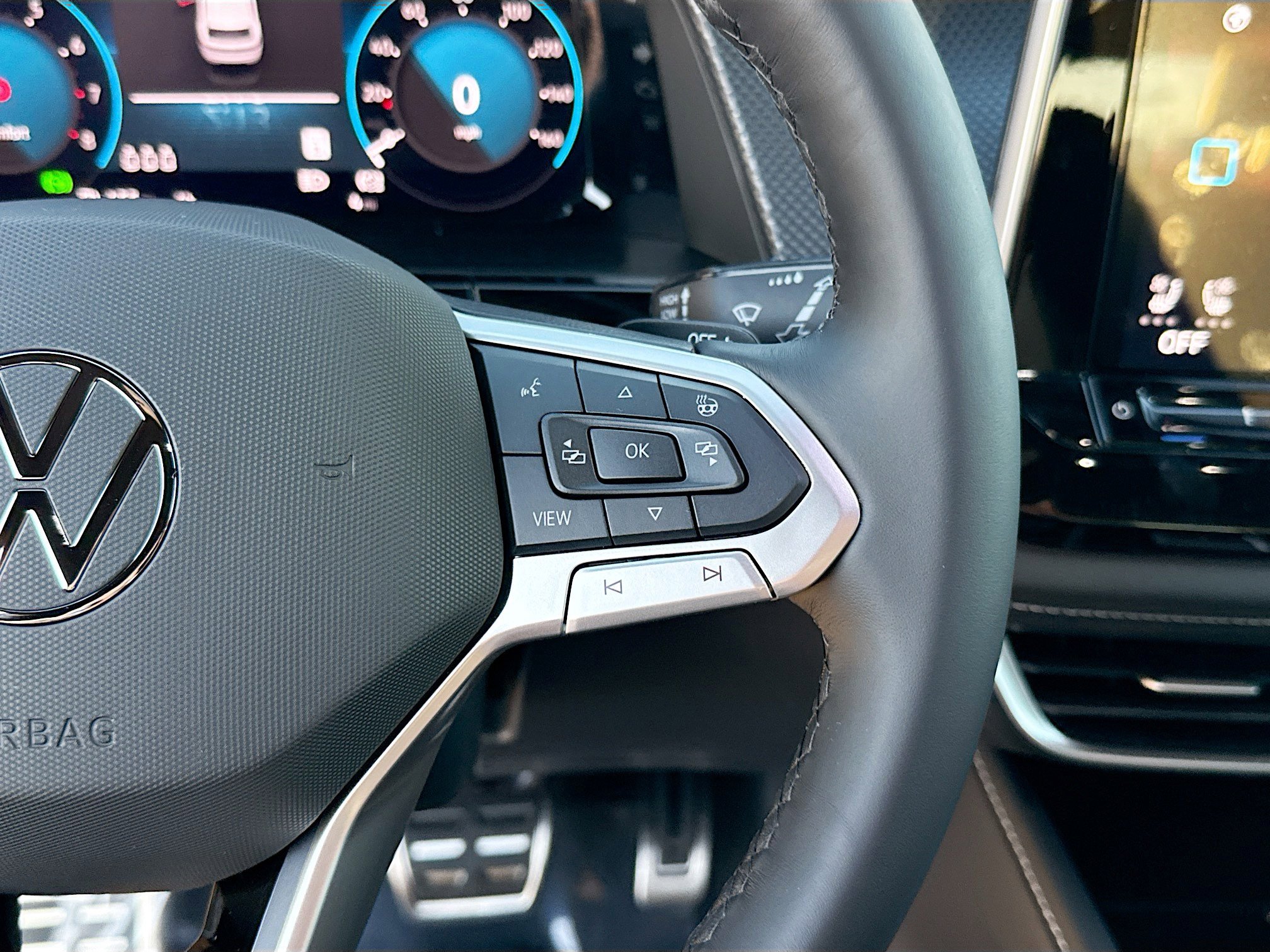 New 2026 Volkswagen Atlas Cross Sport SEL Premium R-Line image 38