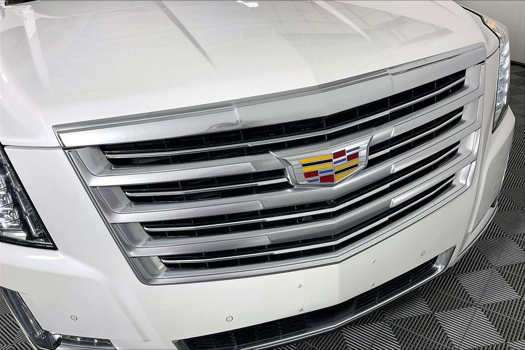Used 2017 Cadillac Escalade Platinum image 41