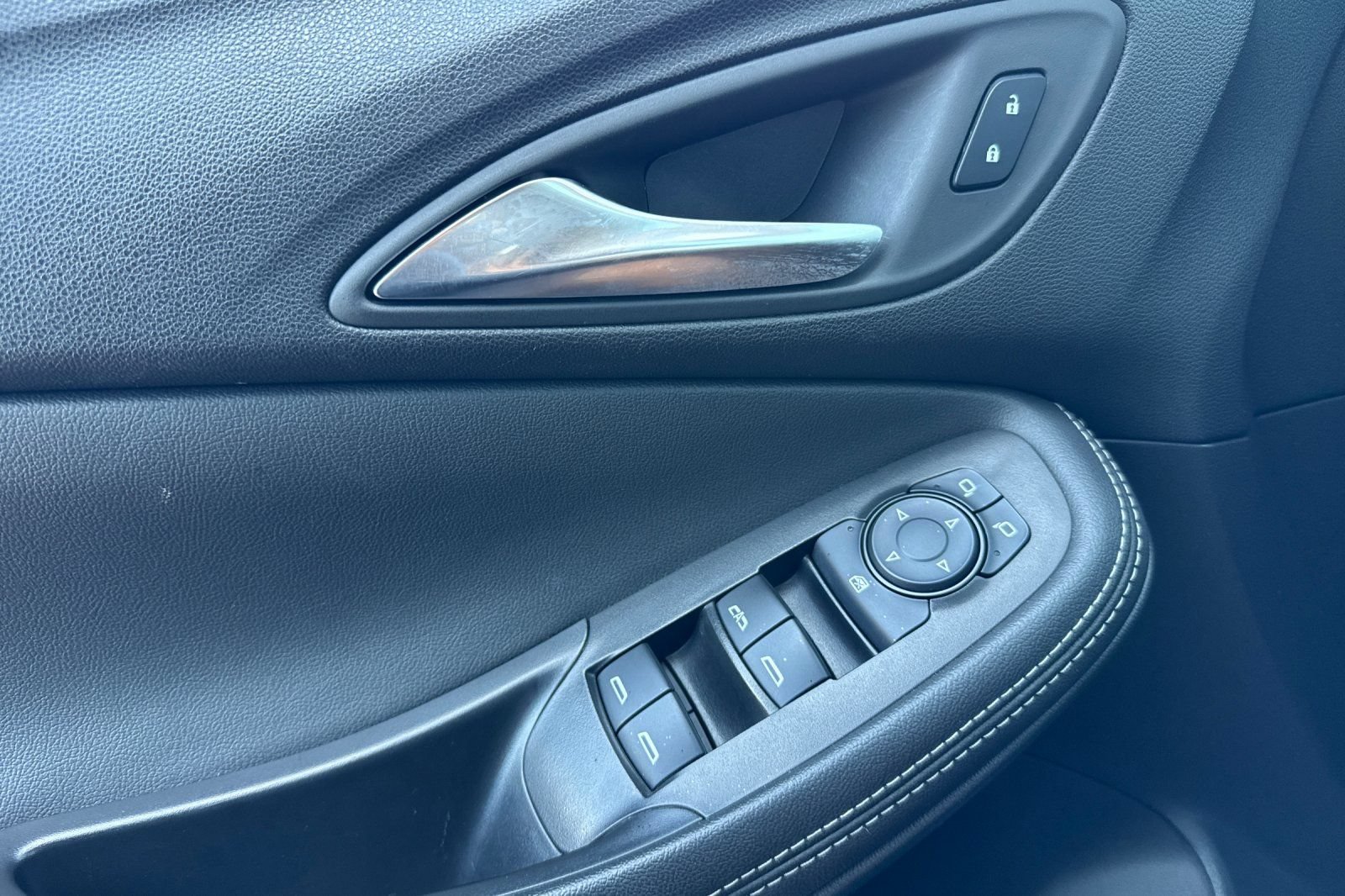 Used 2024 Buick Encore GX Sport Touring FWD image 10