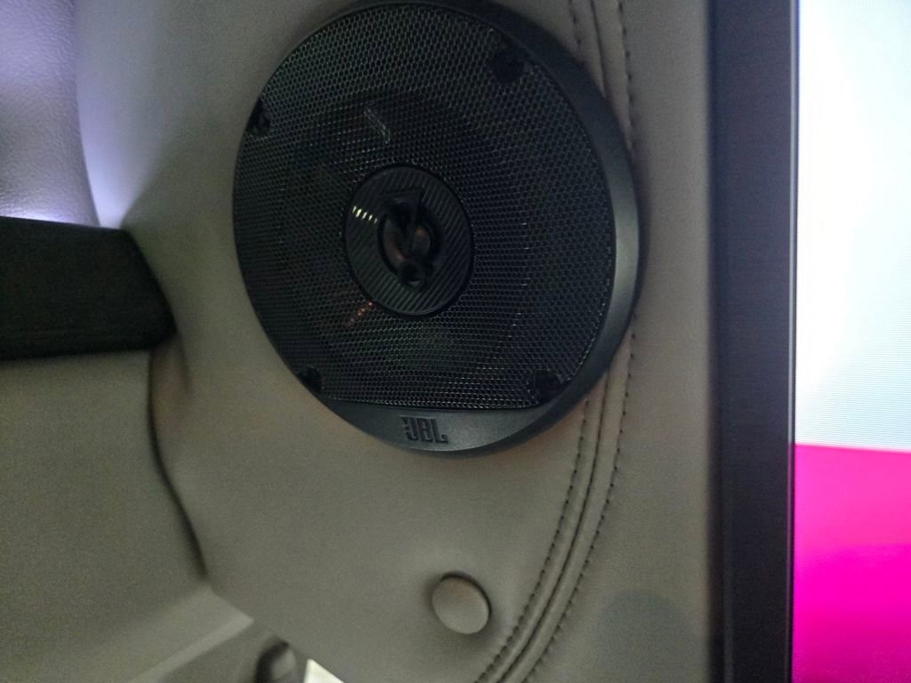 Used 2023 GMC Savana 2500 image 41