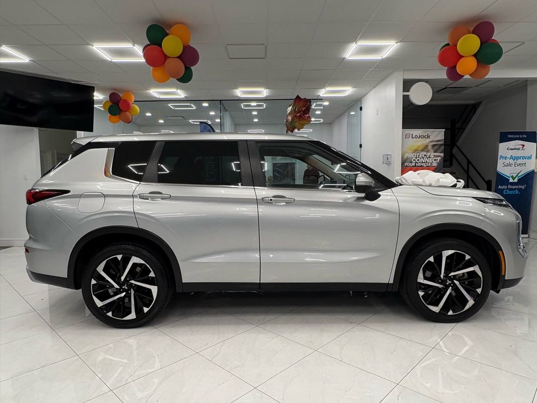 Used 2023 Mitsubishi Outlander SE image 5