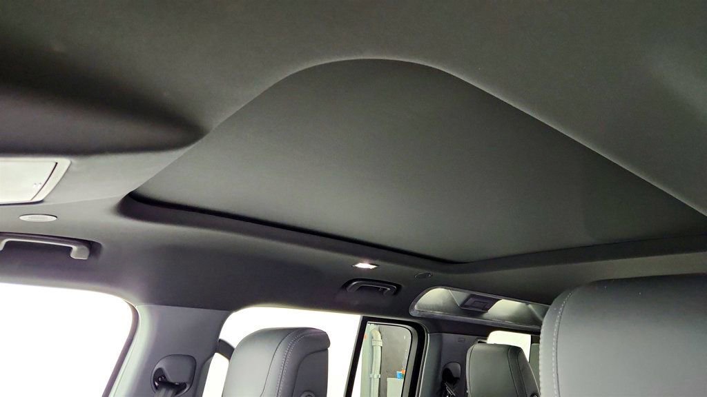 Used 2022 Land Rover Defender 110 X-Dynamic HSE image 11