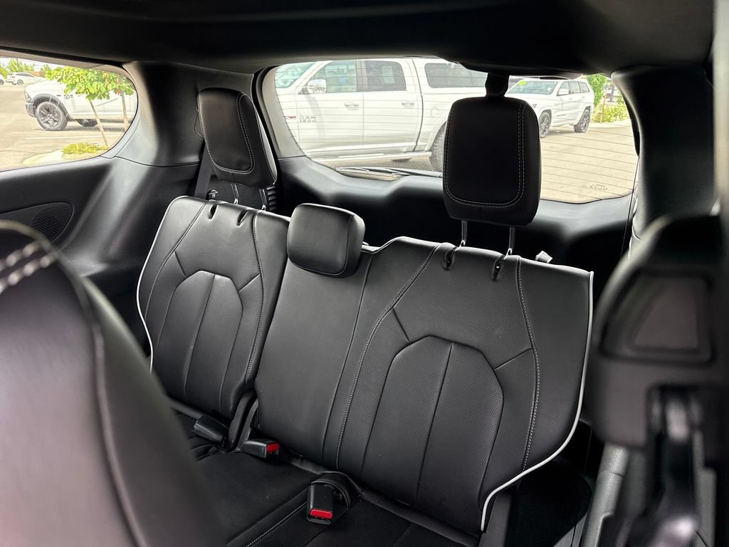 Used 2026 Chrysler Pacifica Limited FWD image 28