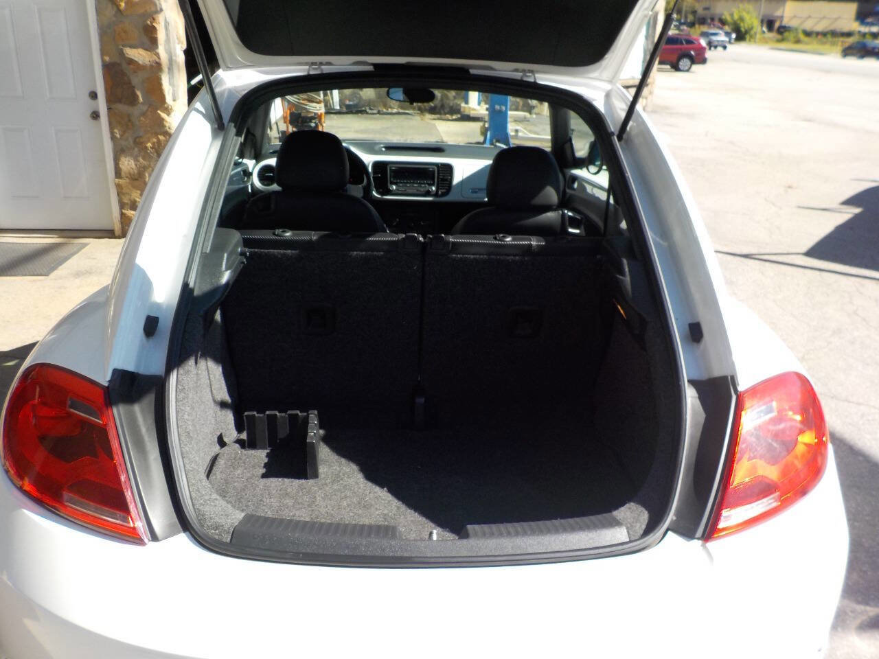 Used 2012 Volkswagen Beetle 2.5 image 12