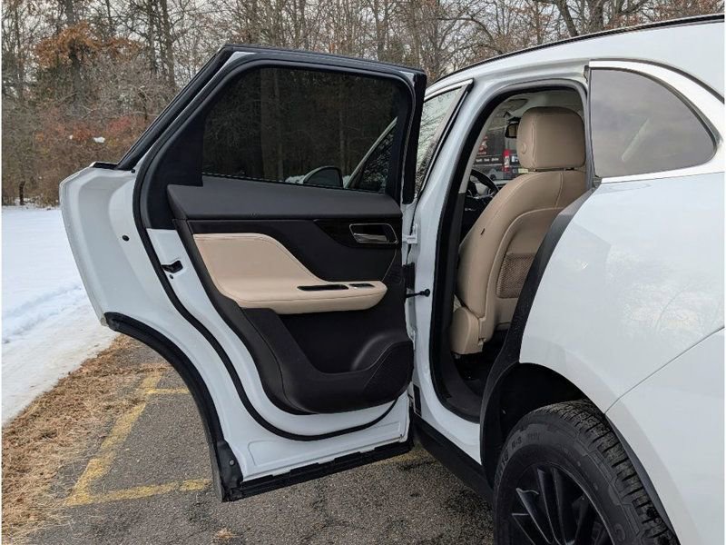 Used 2018 Jaguar F-PACE Prestige image 10