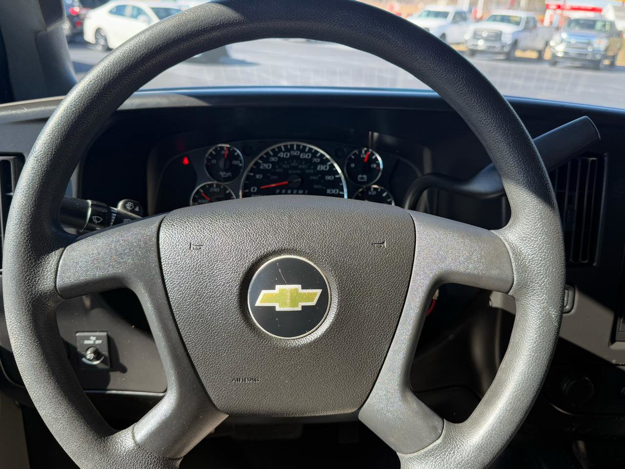 Used 2017 Chevrolet Express 2500 Extended RWD image 17