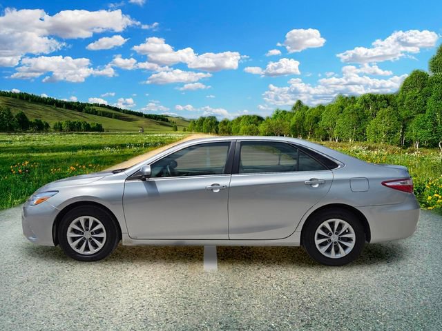 Used 2016 Toyota Camry LE FWD image 3
