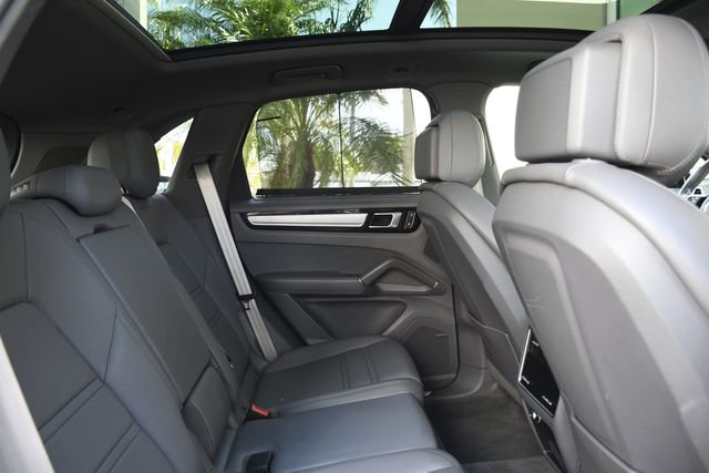 Used 2022 Porsche Cayenne Platinum Edition image 30