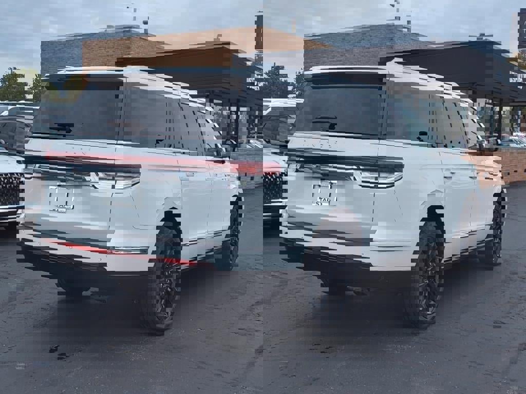 New 2023 Lincoln Navigator L Reserve image 30