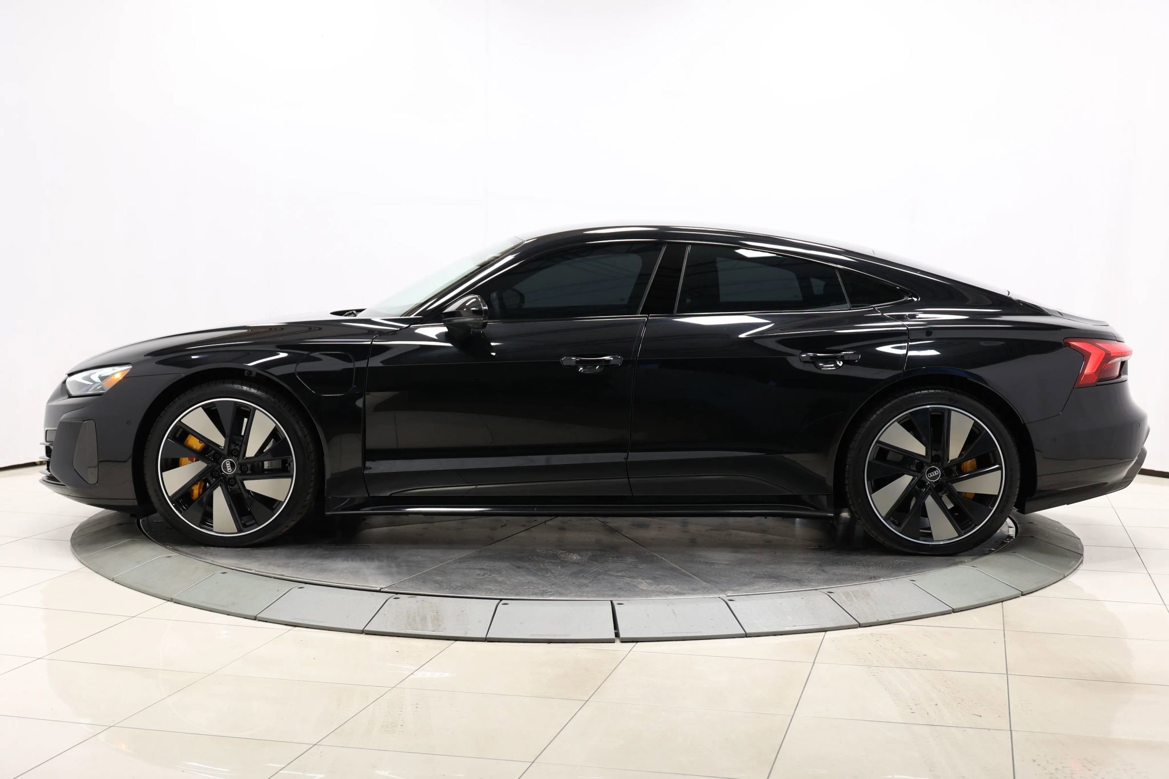 Used 2022 Audi RS e-tron GT w/ Carbon Performance Package image 9