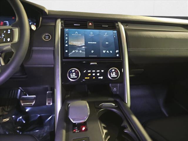 Certified 2024 Land Rover Discovery Dynamic SE image 18
