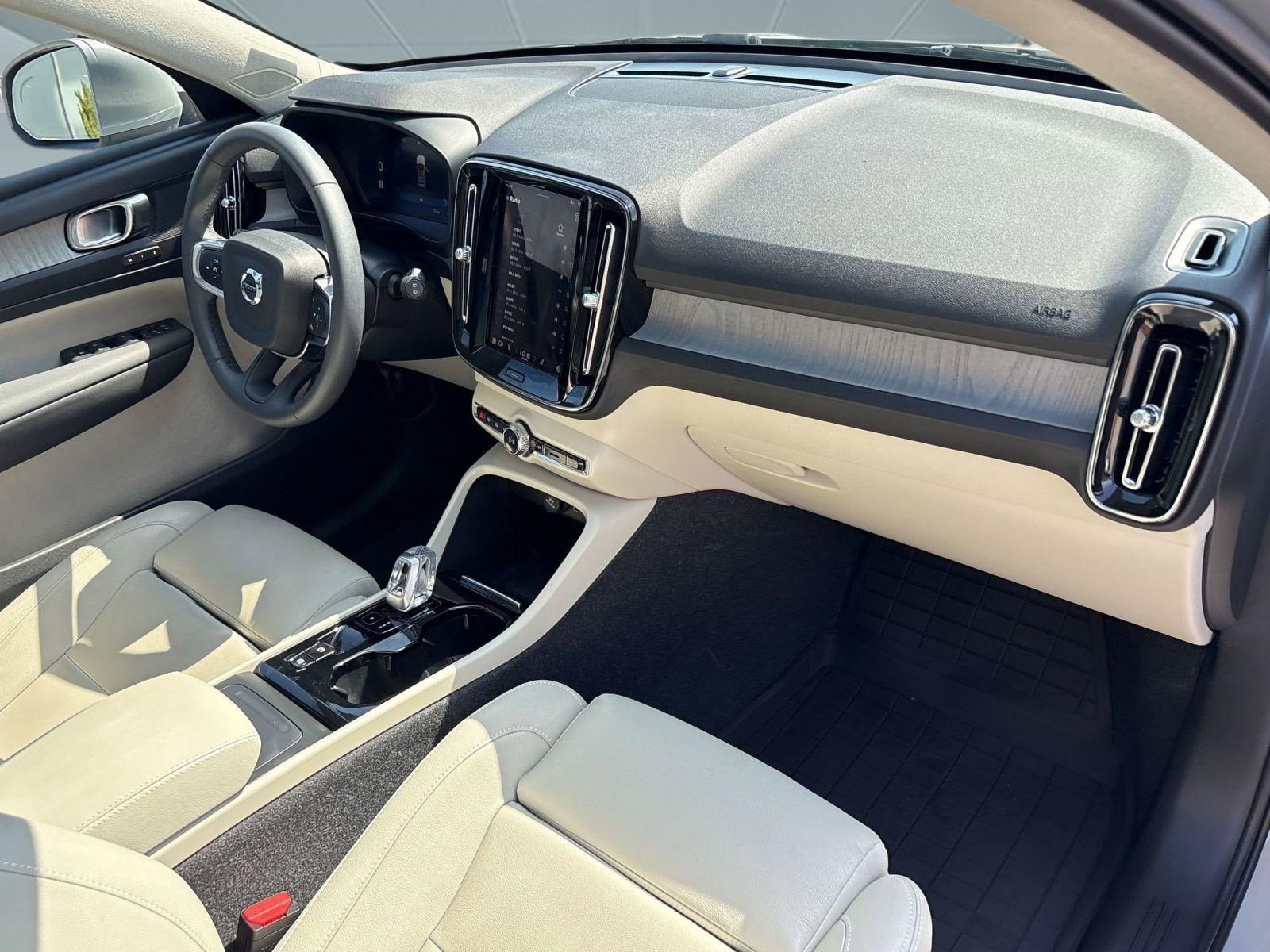 Certified 2024 Volvo XC40 B5 Plus w/ Protection Package Premier image 30